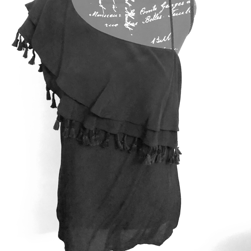 Francesca’s one shoulder top with tassels!!
